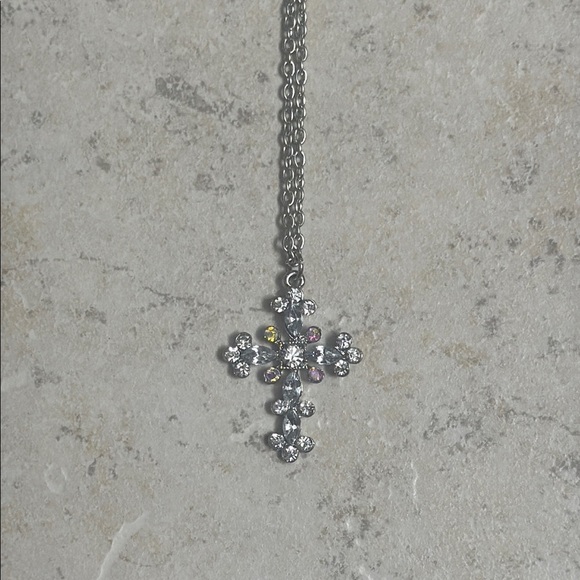 16inch Elegant Silver Cross Pendant Necklace - Picture 2 of 3